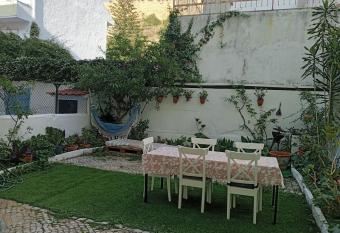 BeachHouse Caparica allows 18 year olds to book a room