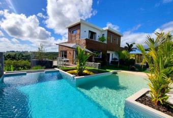 Villa de 3 chambres avec vue sur la mer piscine privee et jardin clos a Goyave a 2 km de la plage has Balcony rooms