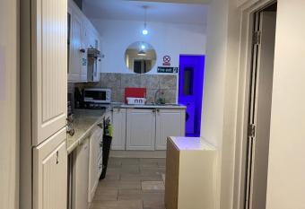 Calm residential house allows 18 year olds to book a room