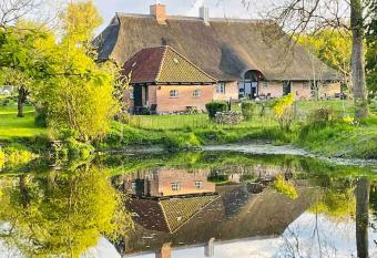 Ferienwohnung mit Luxusbad, Terrasse Ostseen  he allows 18 year olds to book a room