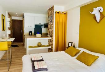 Au Clos des Ar  nes L Escale C  venole allows 18 year olds to book a room