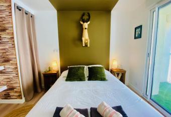 Clos des Ar  nes L Escapade foresti  re with terrace has Balcony rooms