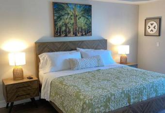 Updated Beach Condo! Facing Heated Pool & Sunset! has Balcony rooms