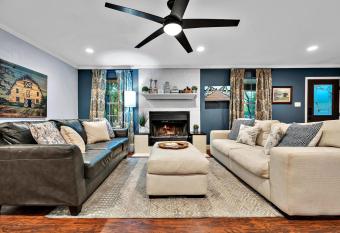 Guesthouse on Small Homestead 17 min to Silos allows 18 year olds to book a room