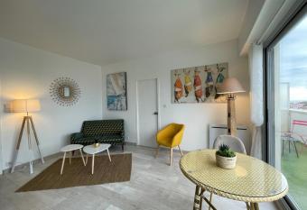 Bright nest - open view - residential area has Balcony rooms