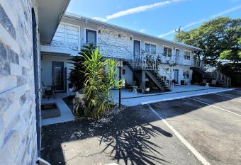 Beachway Inn allows 18 year olds to book a room