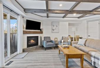 Four Peaks - Unit 40A has Balcony rooms