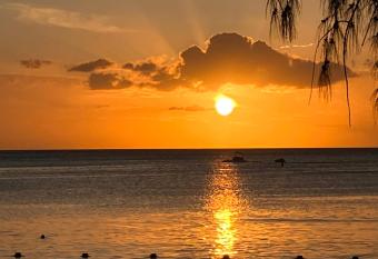 3 mins - 15 mins to the beach has Balcony rooms