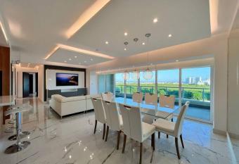 Luxury 3BR Apartment     Cancun has rooms with a private hot tub