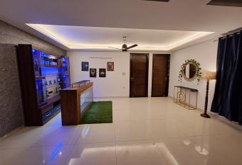 Kasa Lusso Stay has Balcony rooms