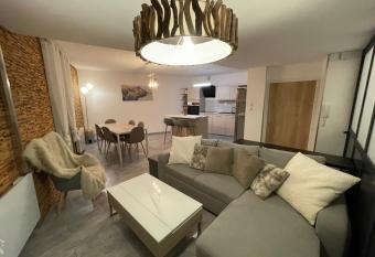 Petit bois moderne has Balcony rooms