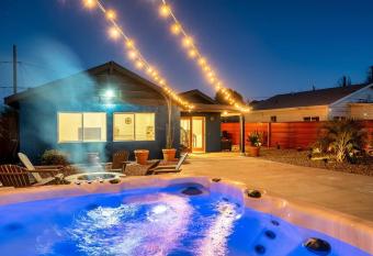 Joshua Tree/Yucca Valley Sunset Desert Retreat allows 18 year olds to book a room