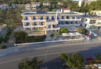 Rozos Hotel has Balcony rooms