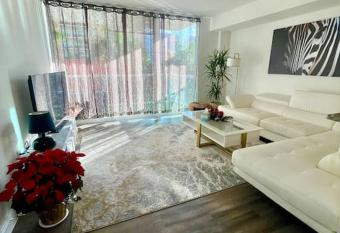 Beach side 1 bedroom condo has Balcony rooms