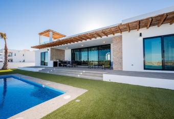 Adora House has Balcony rooms