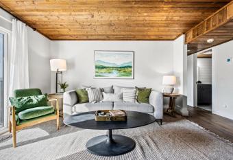 Sky View Mountain Dream allows 18 year olds to book a room