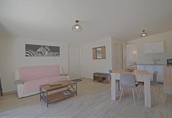 Charmant logement has Balcony rooms