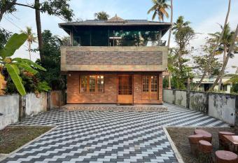 Sunshine Beach Villa - Kuzhuppilly allows 18 year olds to book a room