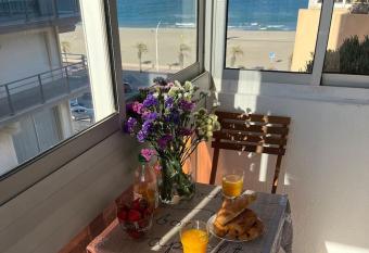 Bel appartement avec vue imprenable allows 18 year olds to book a room