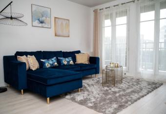 Eirene - Chessy has Balcony rooms