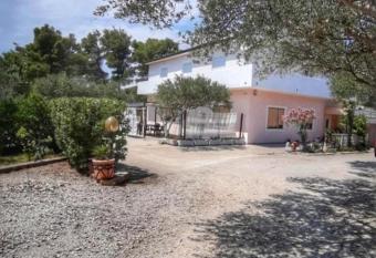 Apartments with a parking space Vir - 20163 allows 18 year olds to book a room