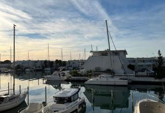 La Marina de Lairan allows 18 year olds to book a room