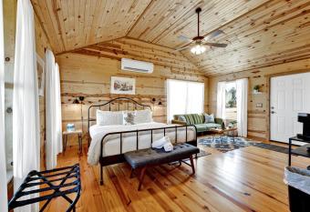 Rocky Ridge Cedar Cabin Hot Tub Amazing Views allows 18 year olds to book a room