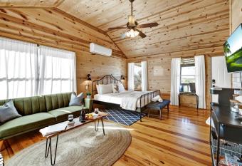 Mesquite Cabin Hot Tub Hill Country Views allows 18 year olds to book a room