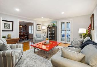 Chevy Chase DC 4 Bedroom has Balcony rooms