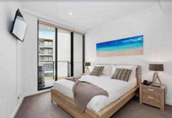 Sandy Hill apartment, Sandringham has Balcony rooms