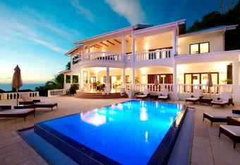 Exclusive Luxury In Paradise has Balcony rooms