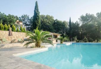 Villa Rh  a has Balcony rooms