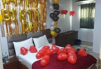 HOTEL MIDTOWN has Balcony rooms