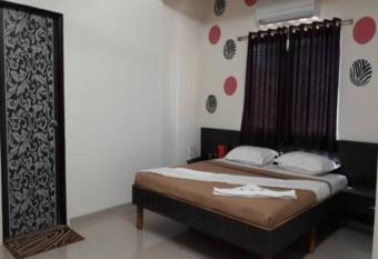 Hotel Royal Regency allows 18 year olds to book a room