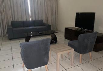 Cozzy Pozzi Ivy Square has Balcony rooms