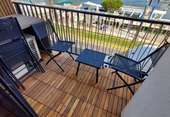 Studio cabine vue port has Balcony rooms