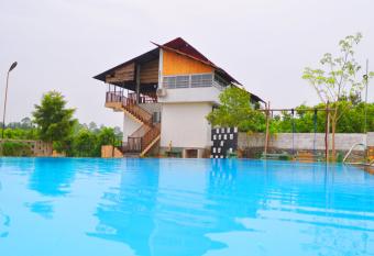 Luxury Rooms Cinnamon Nature Resort has Balcony rooms