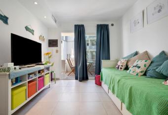 Garden 128 has Balcony rooms