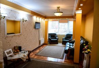 Flower Apartment - Standard allows 18 year olds to book a room