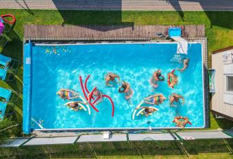 Holiday Park Zator Resort & Spa has rooms with a private hot tub