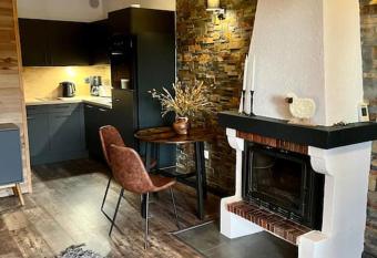 Location studio jardin/terrasse allows 18 year olds to book a room