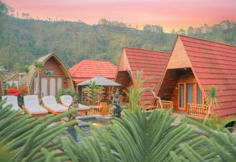 Moon hill cottages has Balcony rooms