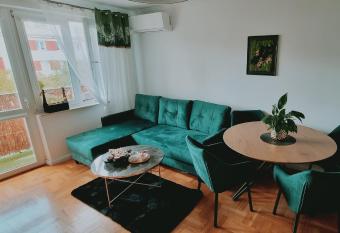 Apartament Dworzec PKP allows 18 year olds to book a room