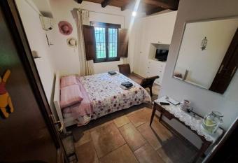 Casa nel verde a Monterotondo has Balcony rooms