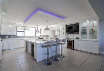 Sea Blues has Balcony rooms