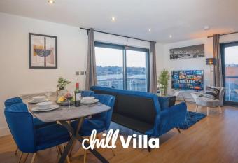 NEW Stunning Rooftop Terrace Flat-Town Centre allows 18 year olds to book a room