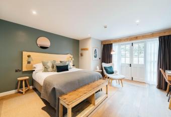 The Fox at Willian allows 18 year olds to book a room