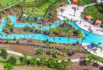 5 bedrooms home with pool & BBQ near Disney! allows 18 year olds to book a room