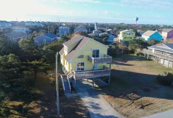 GAP Beach House in Avon, NC has Balcony rooms