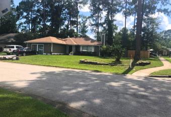 Comfy Beautiful 3 bedroom Home in Jacksonville allows 18 year olds to book a room